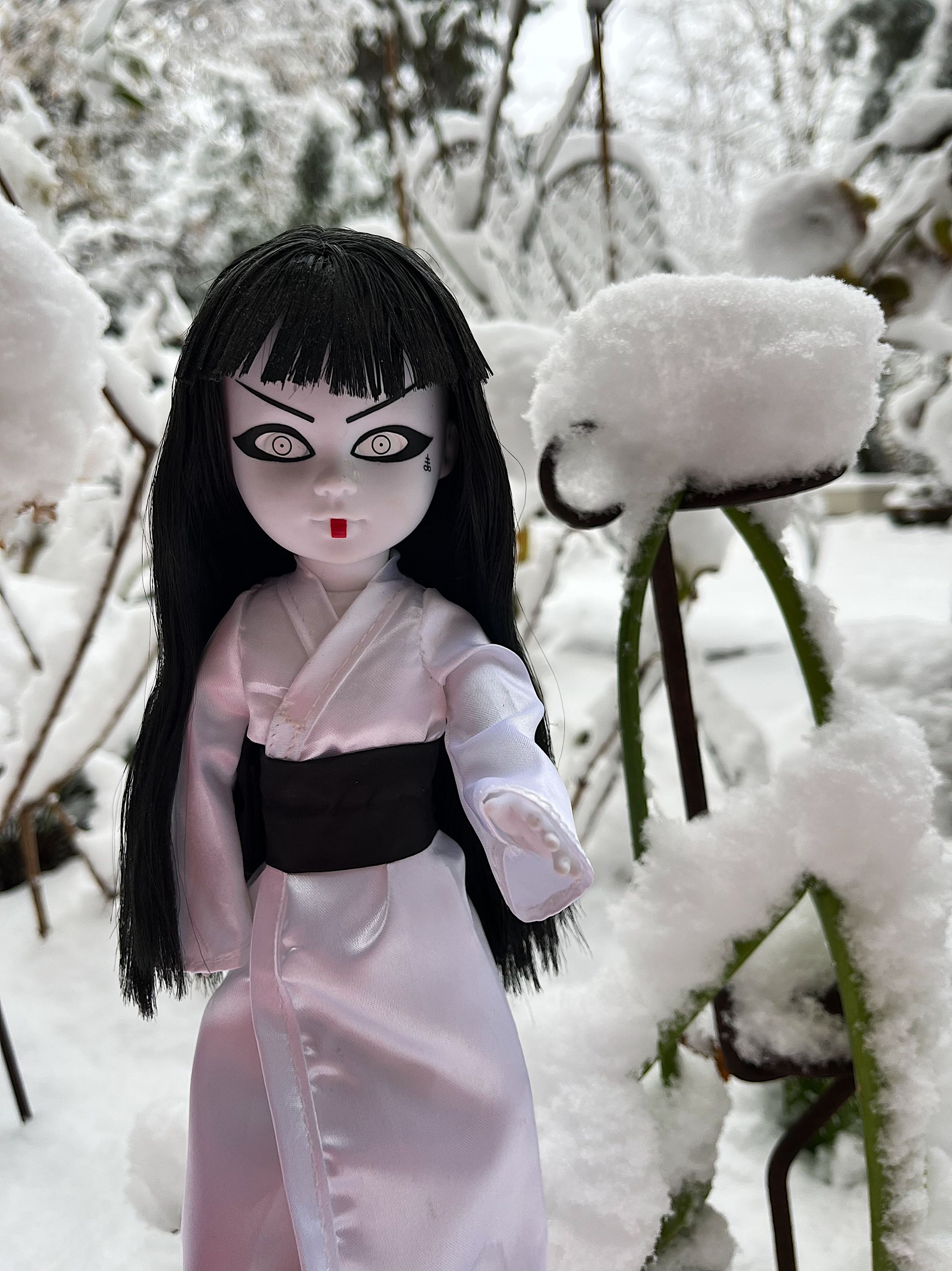 Living dead store dolls snow white